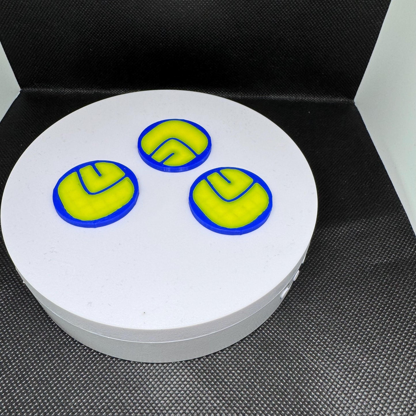 Smile leeds logo golf marker 3x